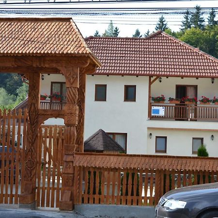 ホテル Casa Bunicii モイセイ エクステリア 写真