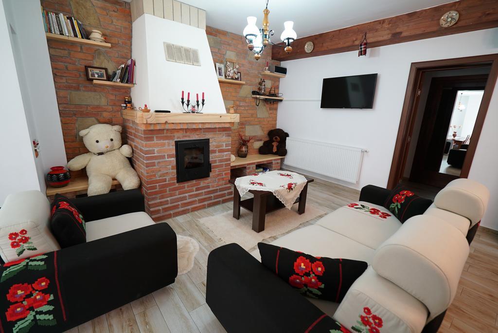 ホテル Casa Bunicii モイセイ エクステリア 写真
