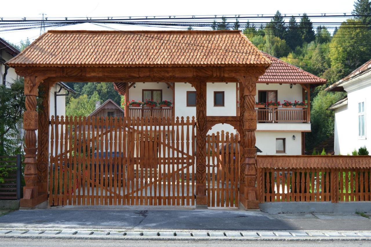 ホテル Casa Bunicii モイセイ エクステリア 写真