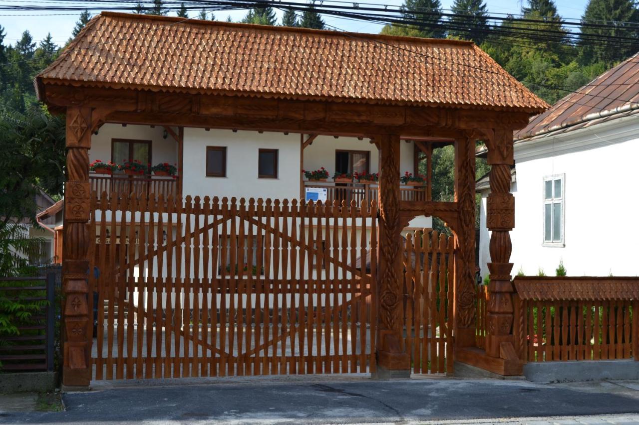 ホテル Casa Bunicii モイセイ エクステリア 写真
